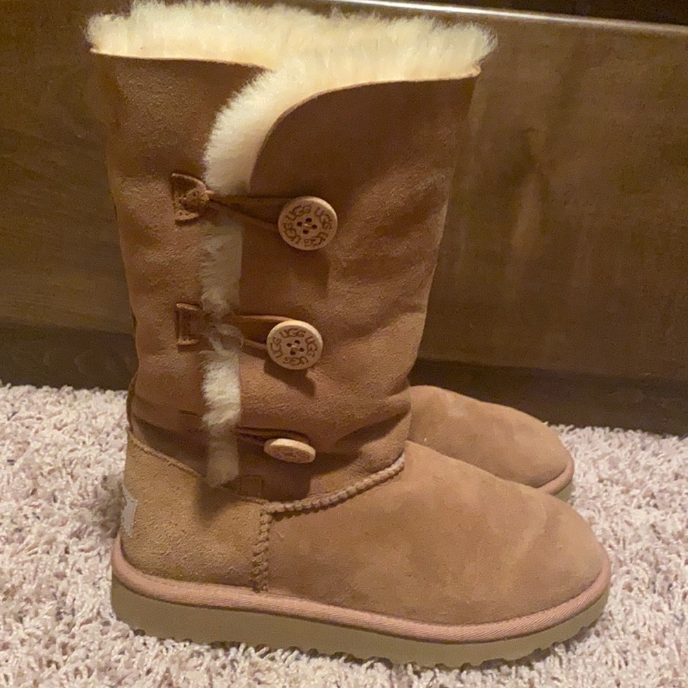 UGG Girls' Bailey Button Triplet II Boots